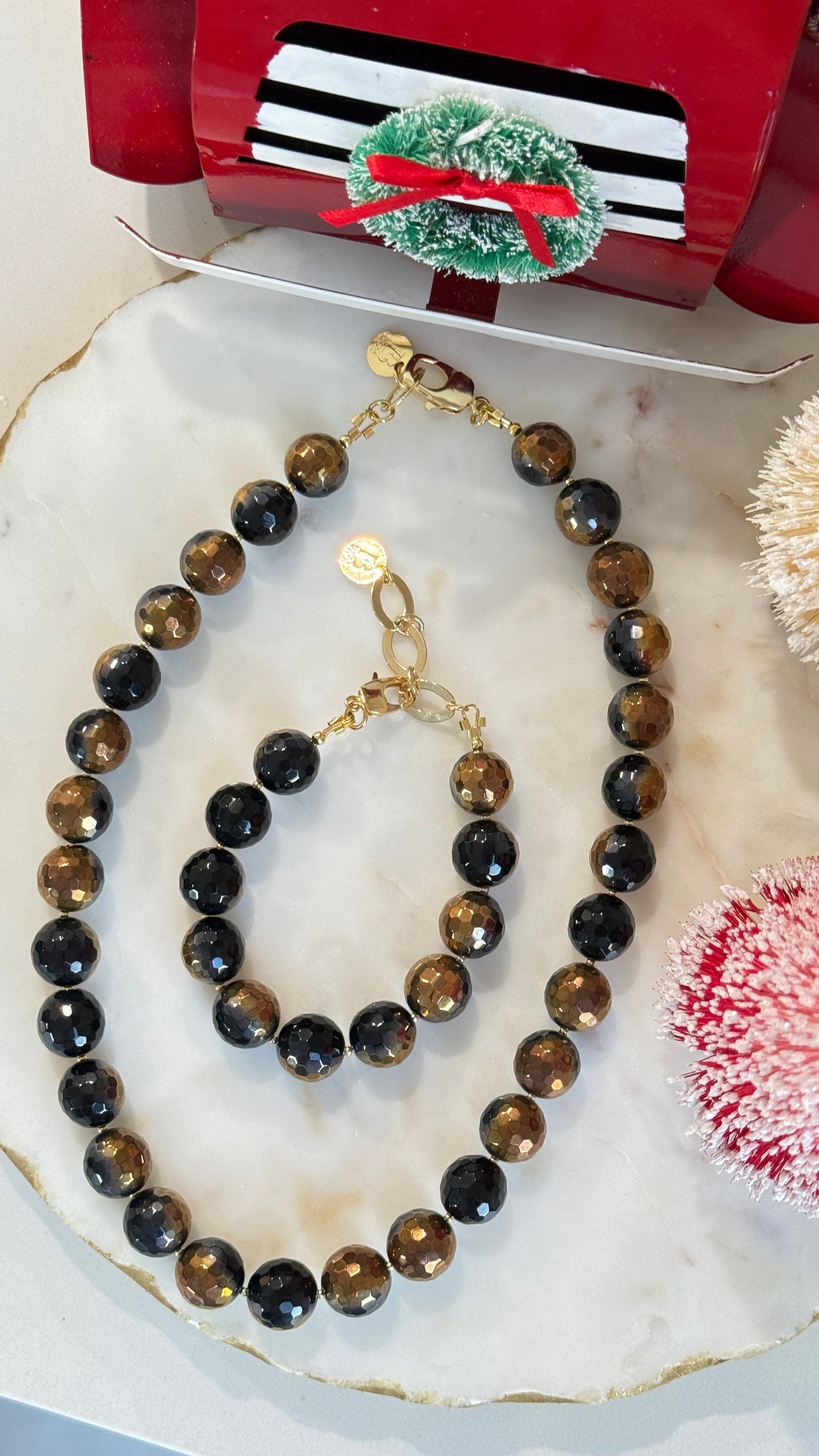 Collar y Pulsera Marron con Negro