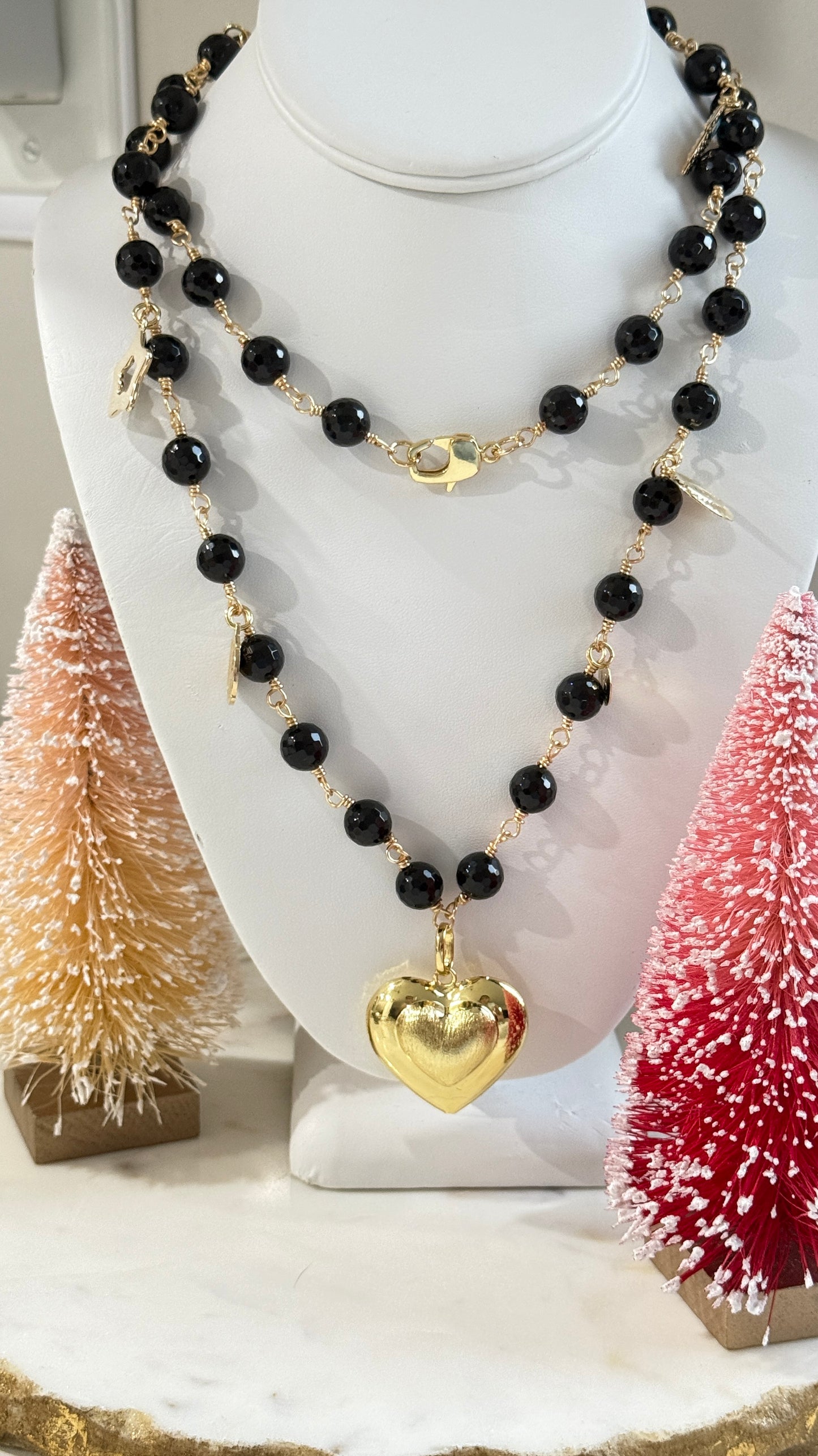 Collar largo negro Corazón múltiples dijes