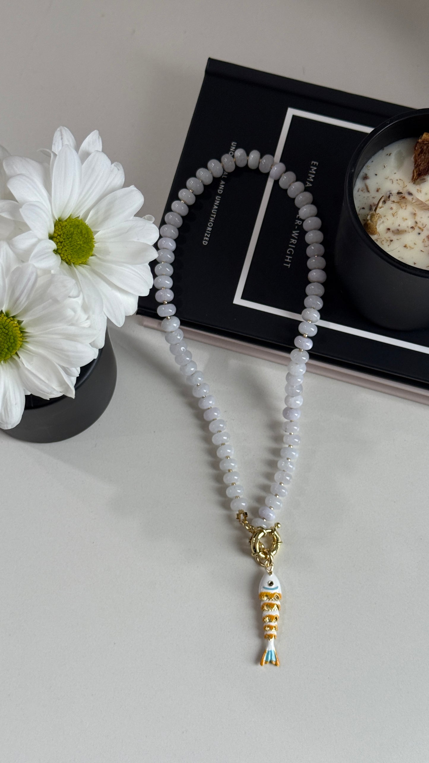 Collar Jade Blanco con Pez