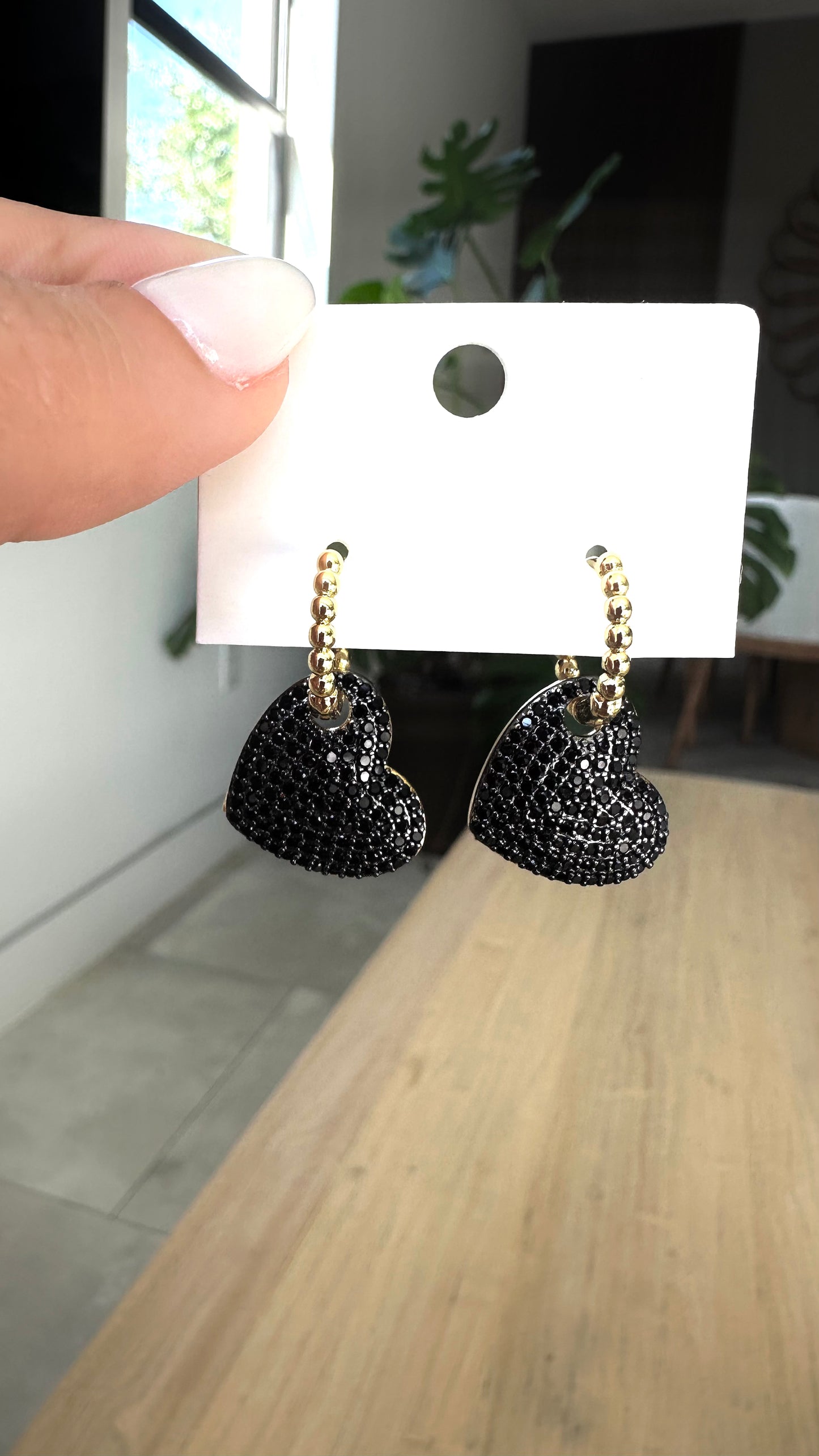 Arete Corazón Negro