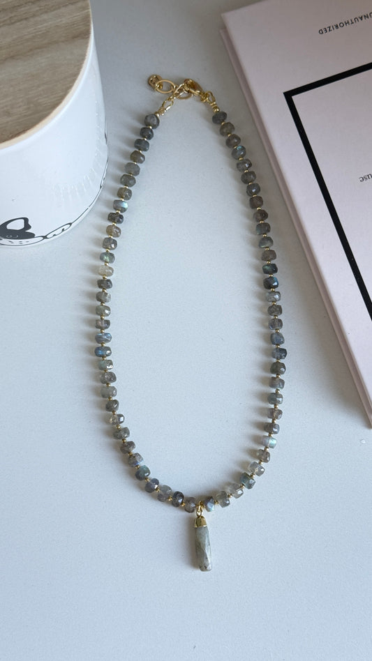 Collar Labradorita gris con dije