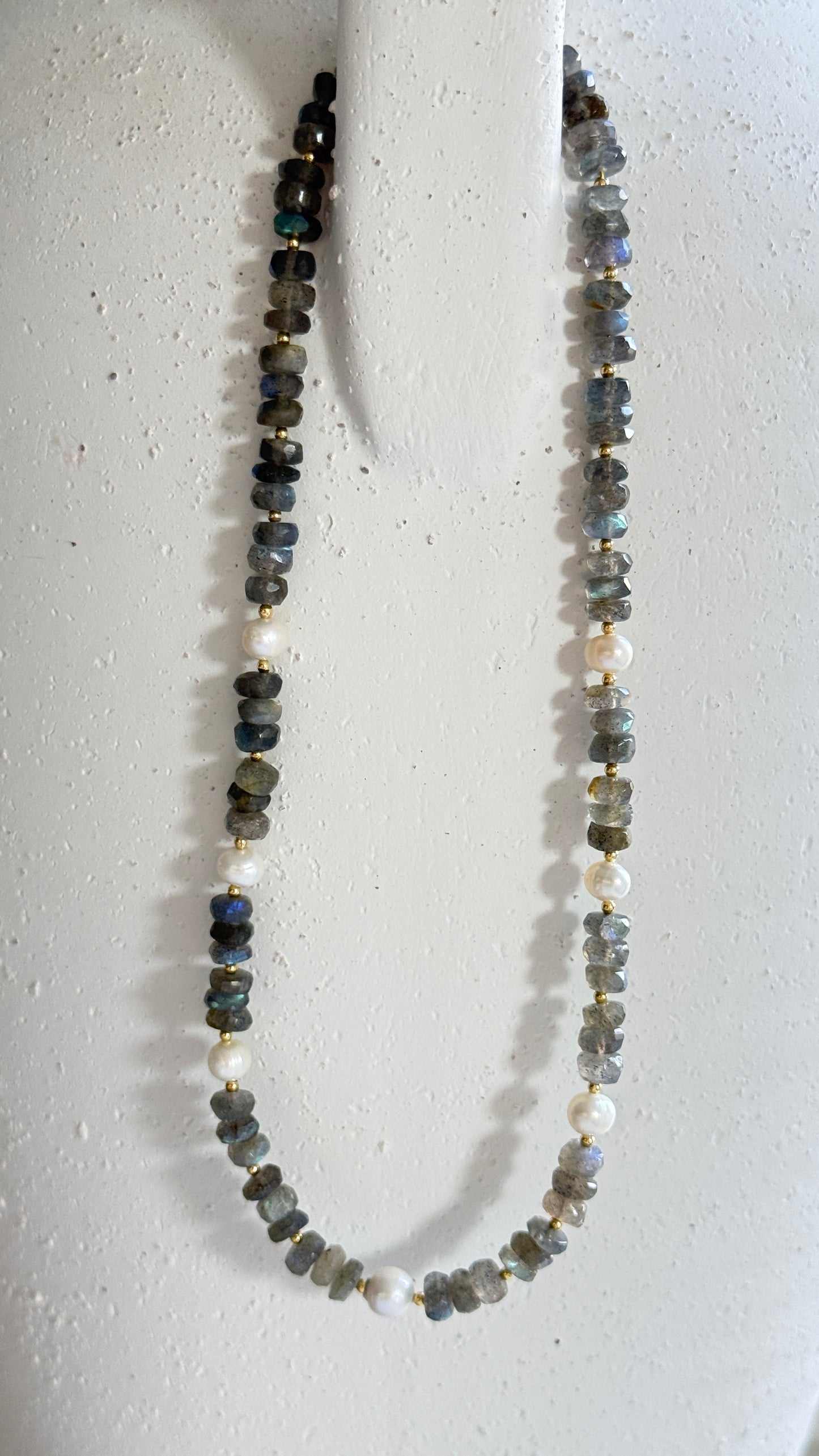 Collar Labradorita gris con perlas