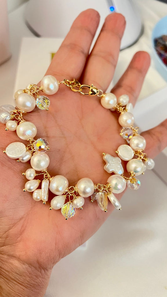 Pulsera de perlas y cristales hecha a mano!