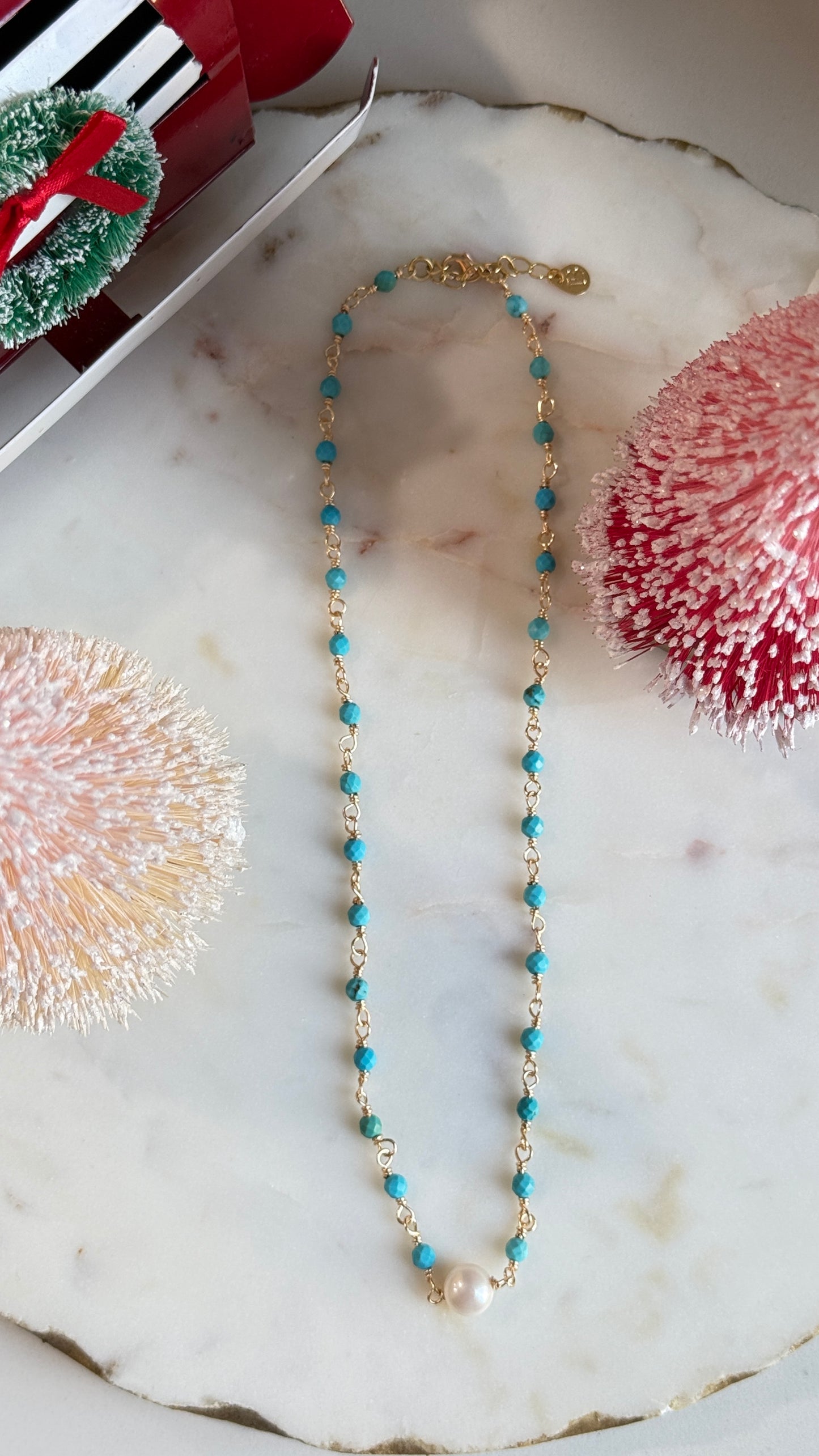 Collar piedras con perla en el centro