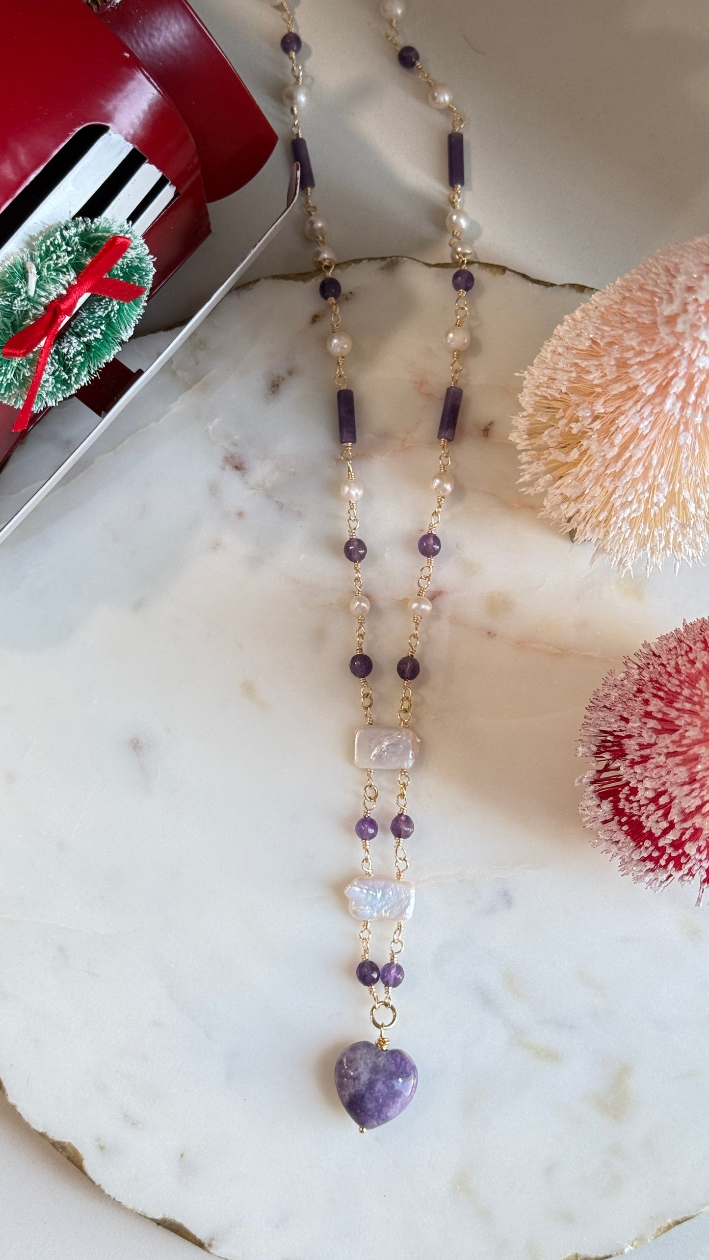 Collar con Morado y Perlas