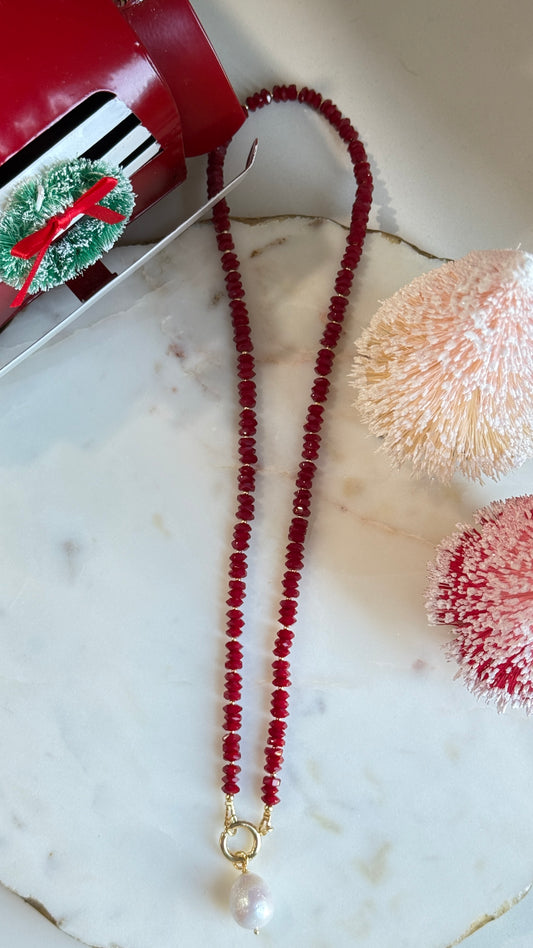 Collar largo rojo con perla