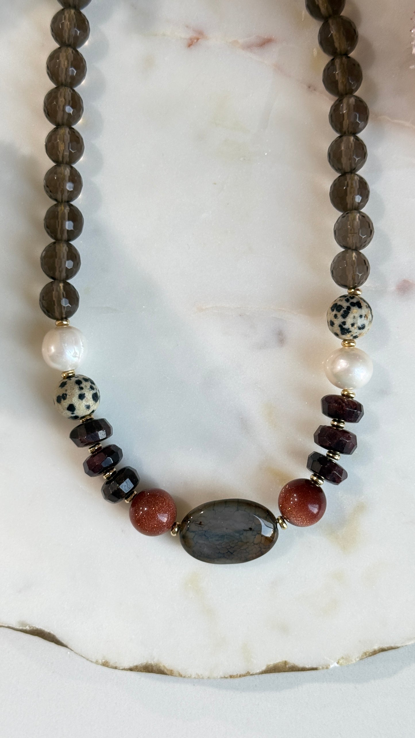 Collar Cuarzo Marrón con Piedra Dalmata