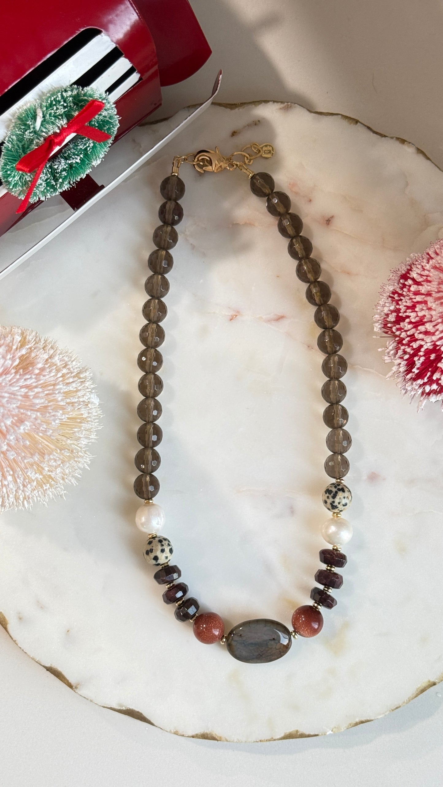 Collar Cuarzo Marrón con Piedra Dalmata