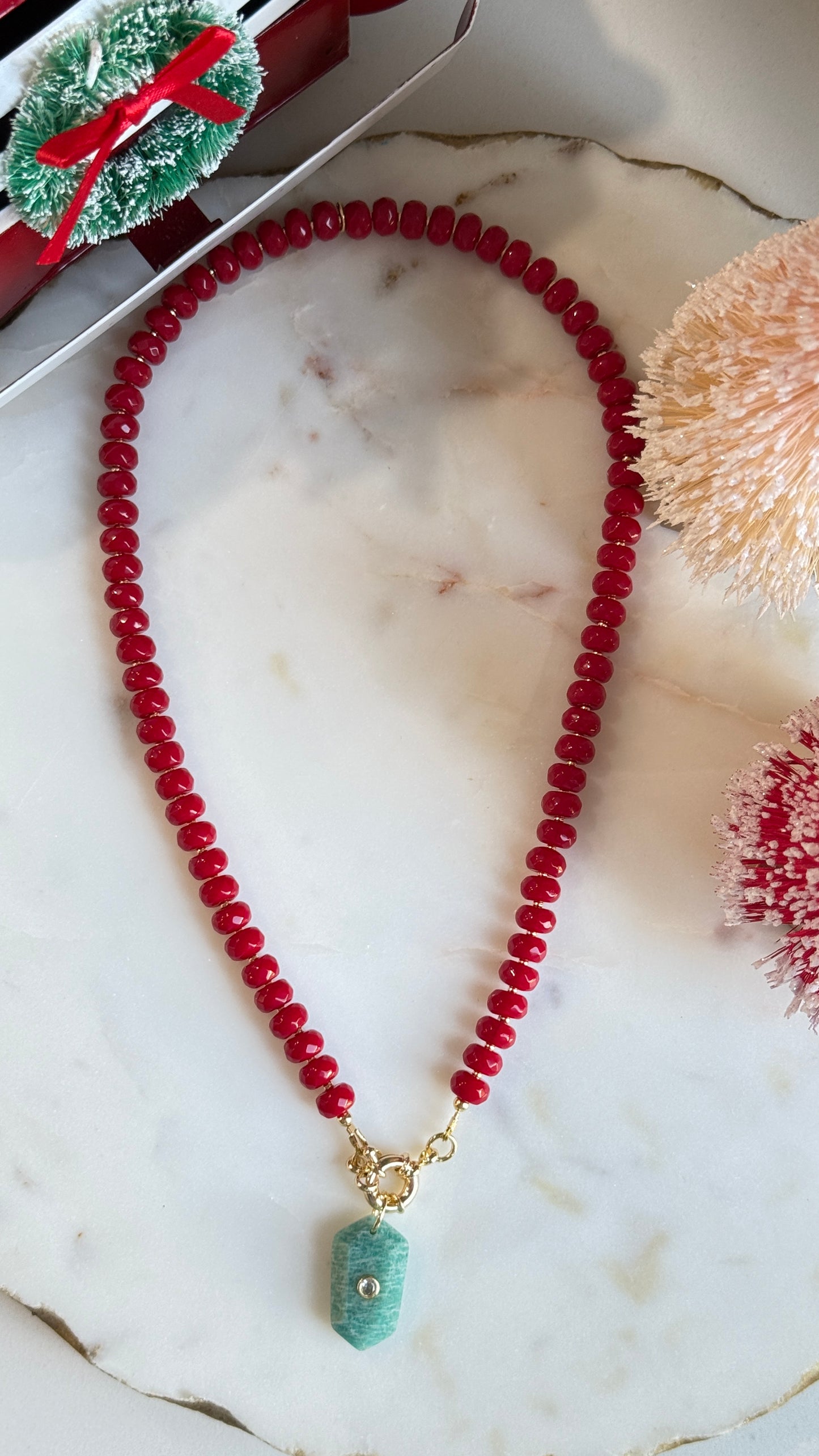 Collar Rojo dije de piedra azul