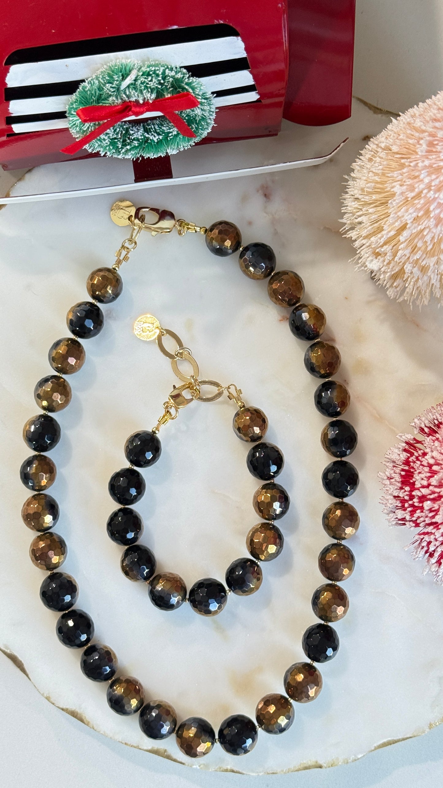 Collar y Pulsera Marron con Negro