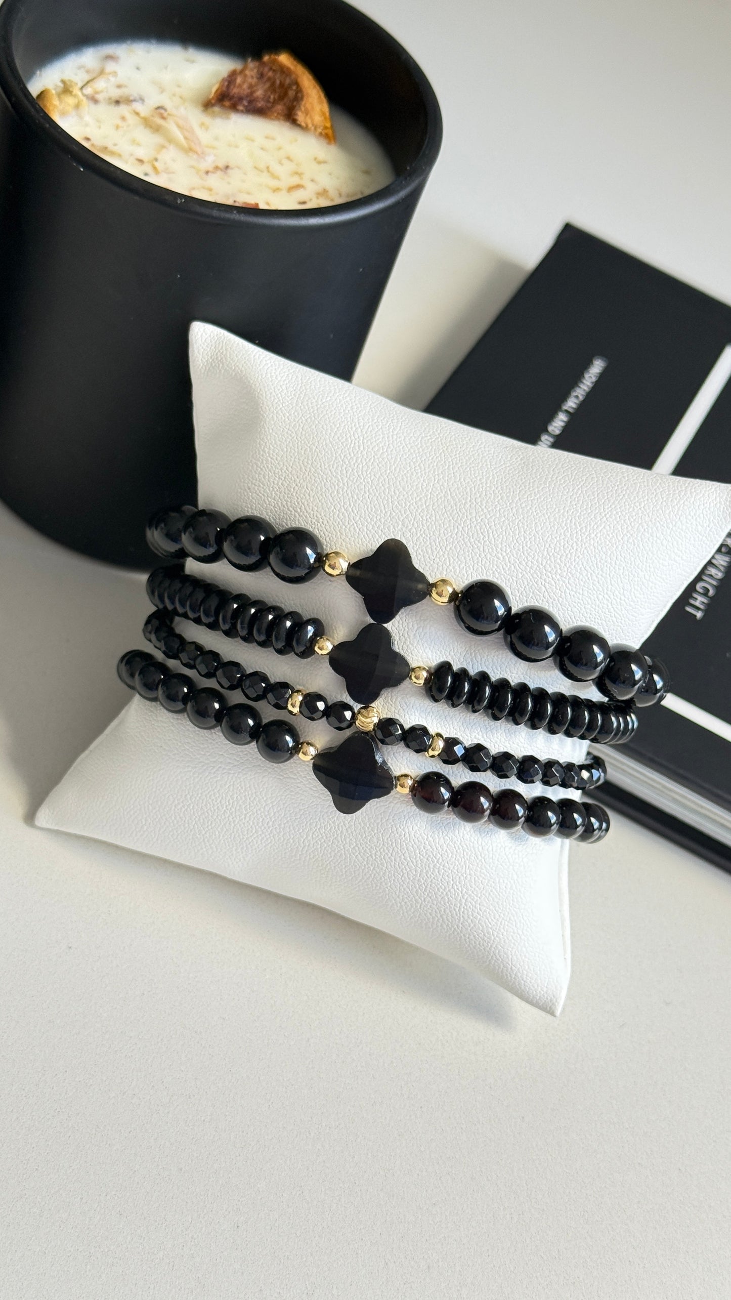 Pulsera negra Individual