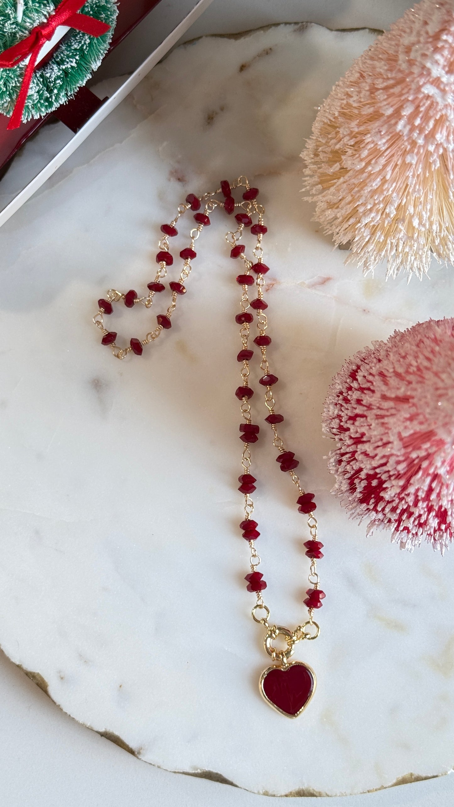Collar Rojo con Corazón