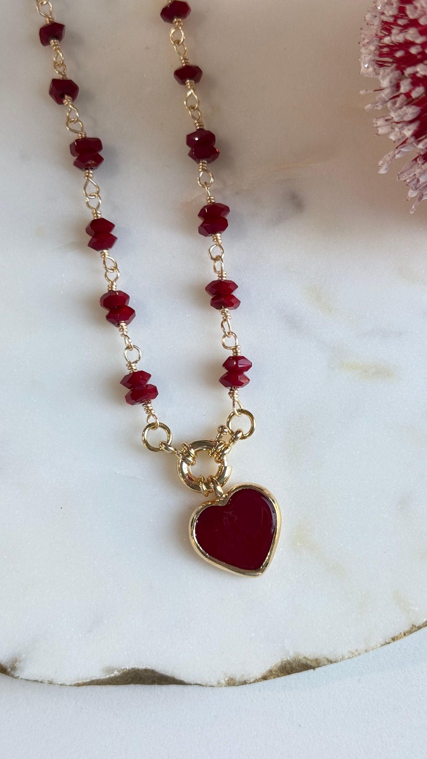 Collar Rojo con Corazón