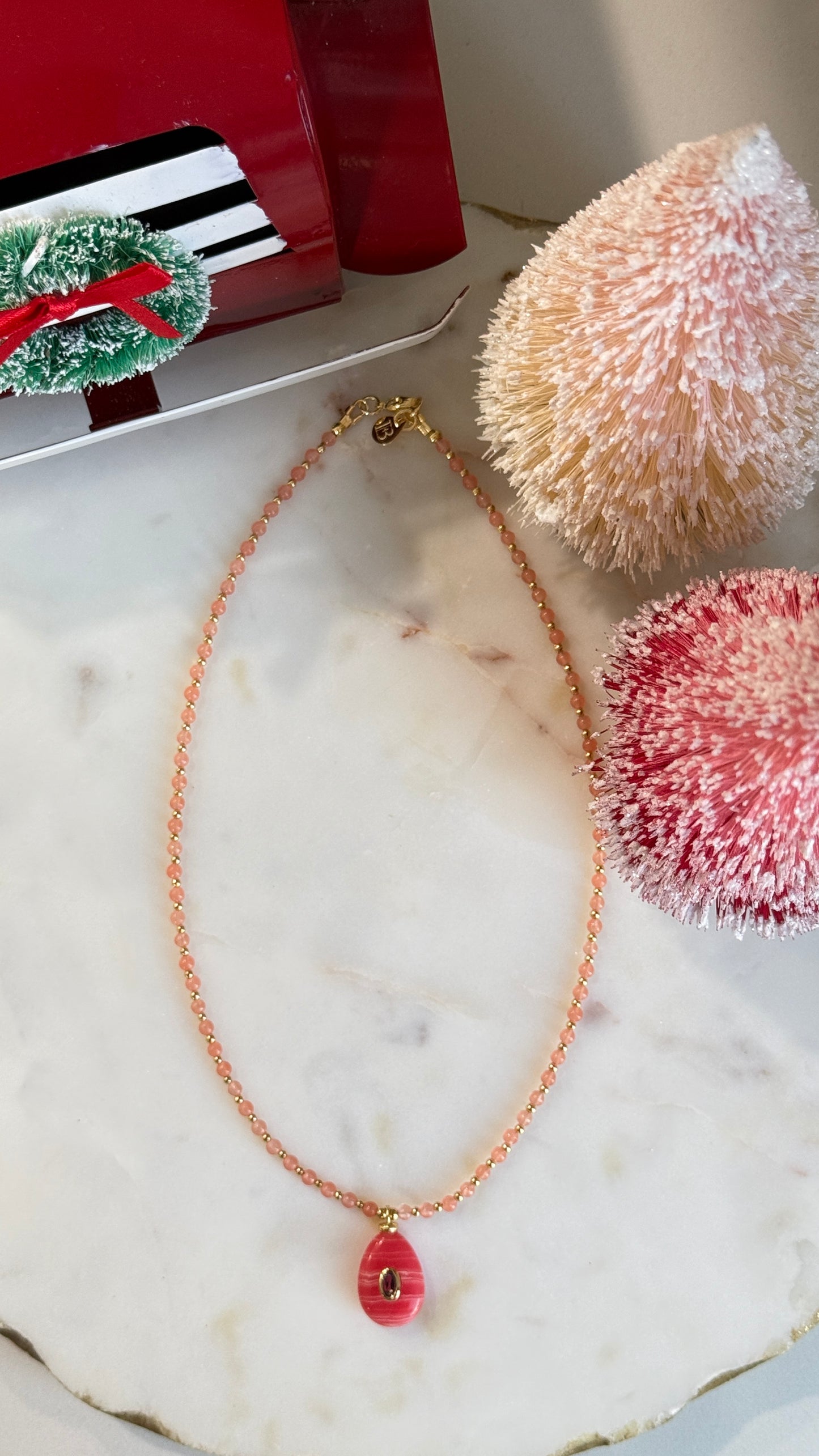 Collar Naranja con dije