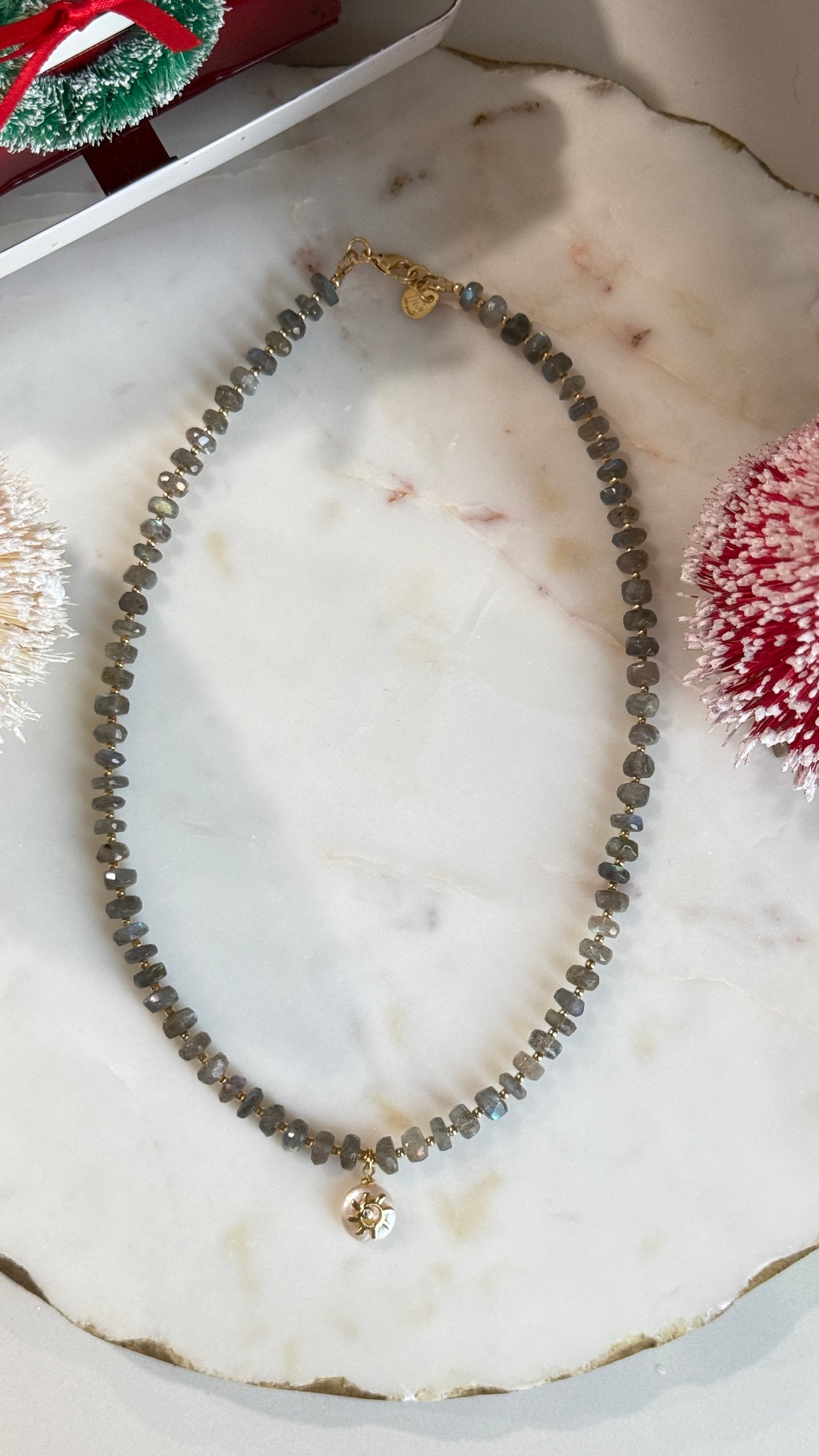 Collar Labradorita gris con dije