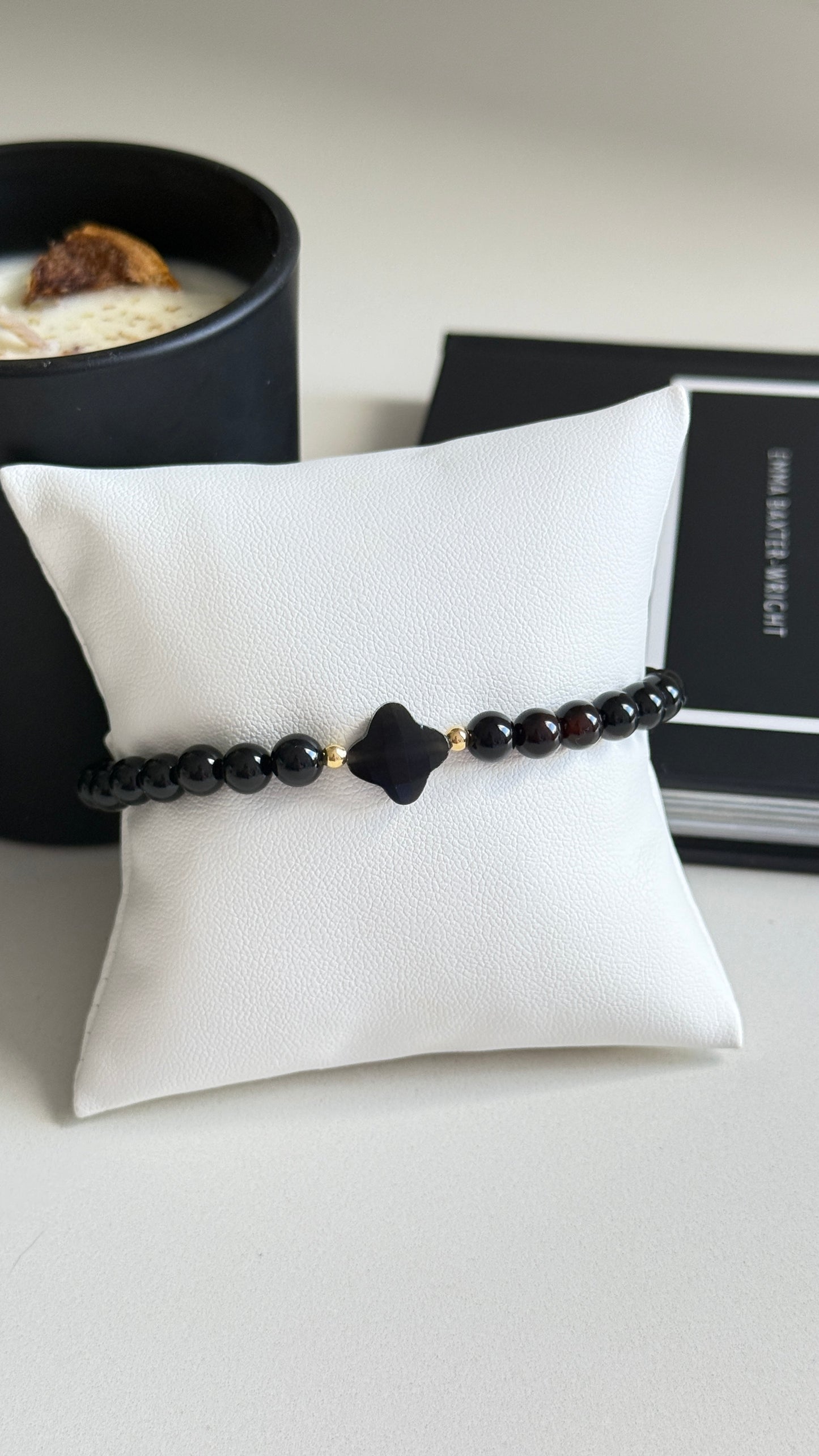 Pulsera negra Individual