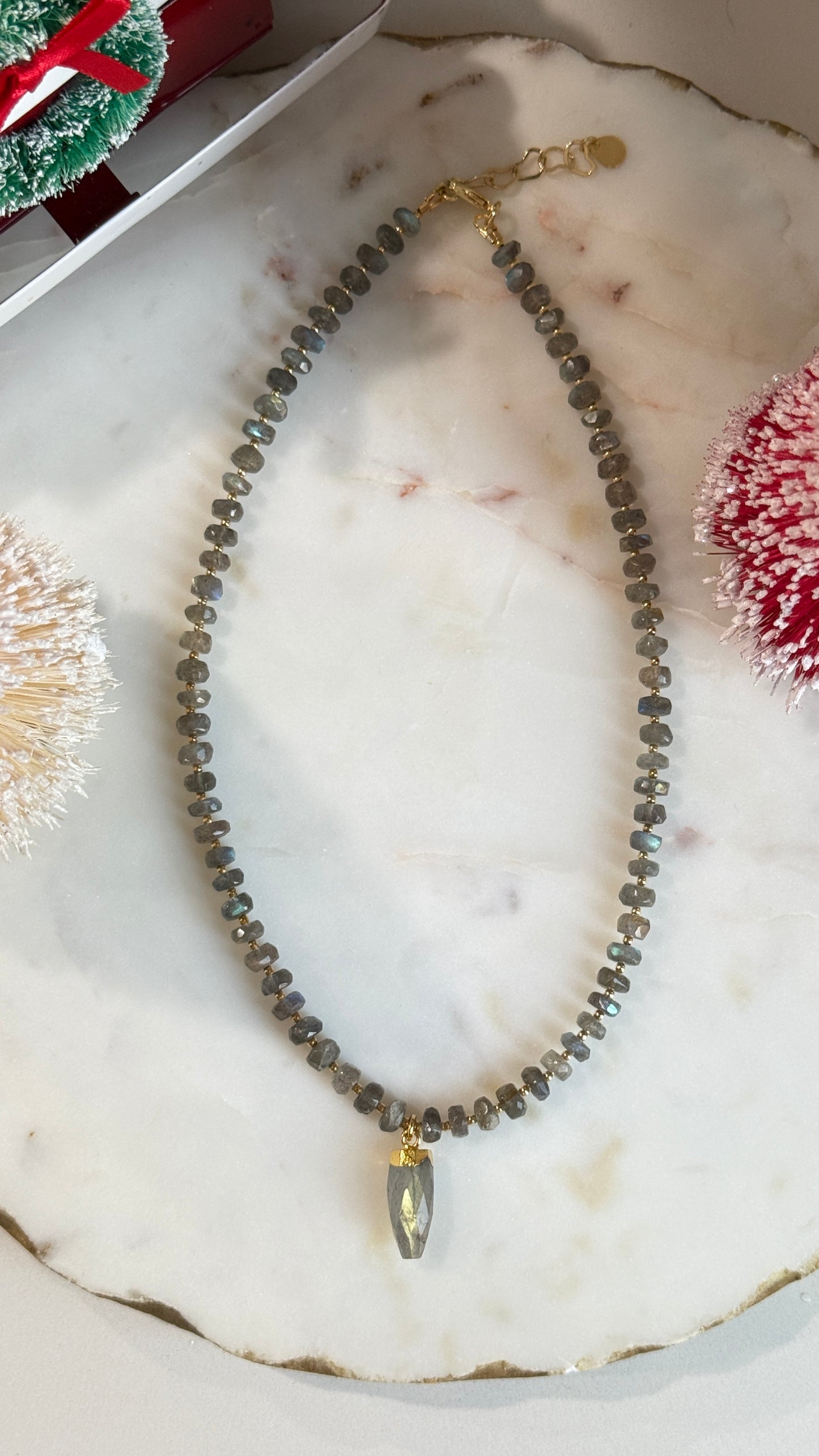 Collar Labradorita gris con dije