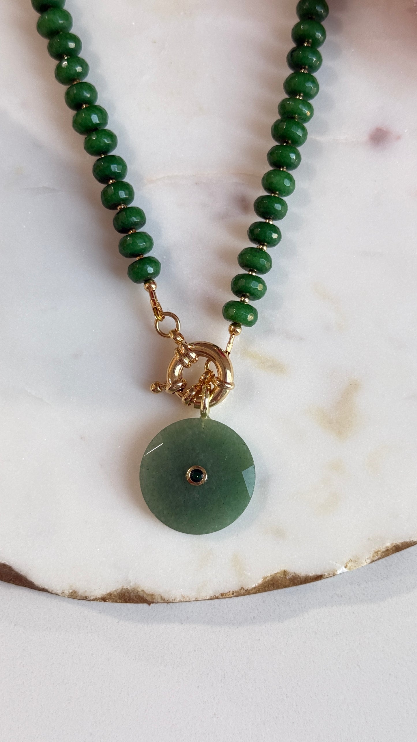 Collar Jade verde dije redondo