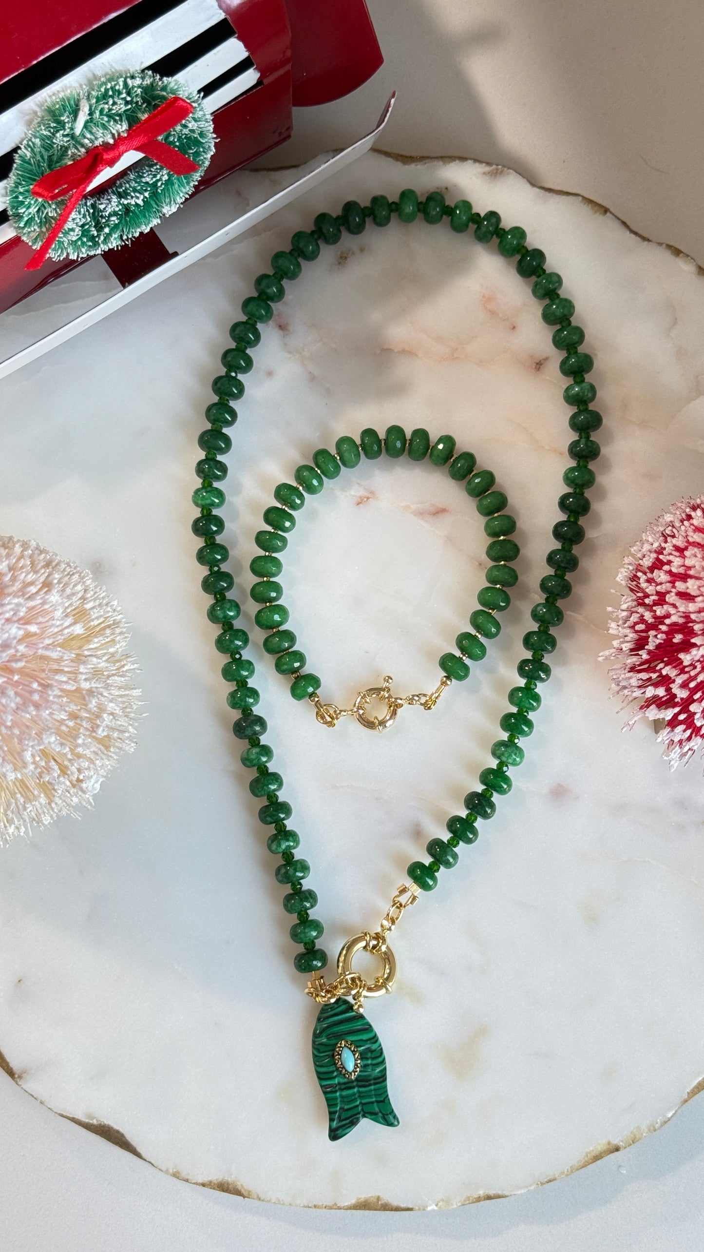 Collar Jade verde con dije Pez