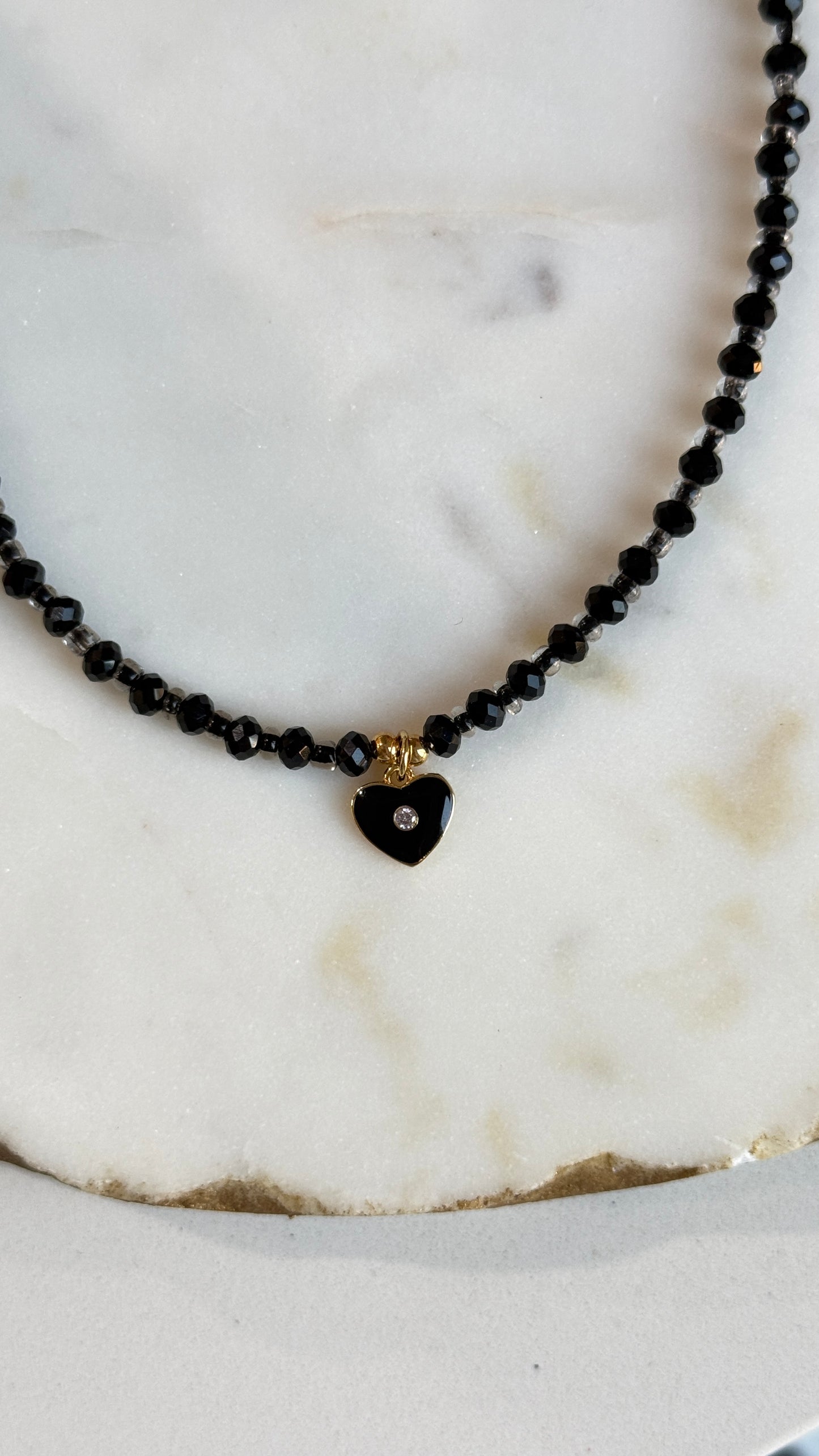 Collar Onix negro con corazón y con estrellas