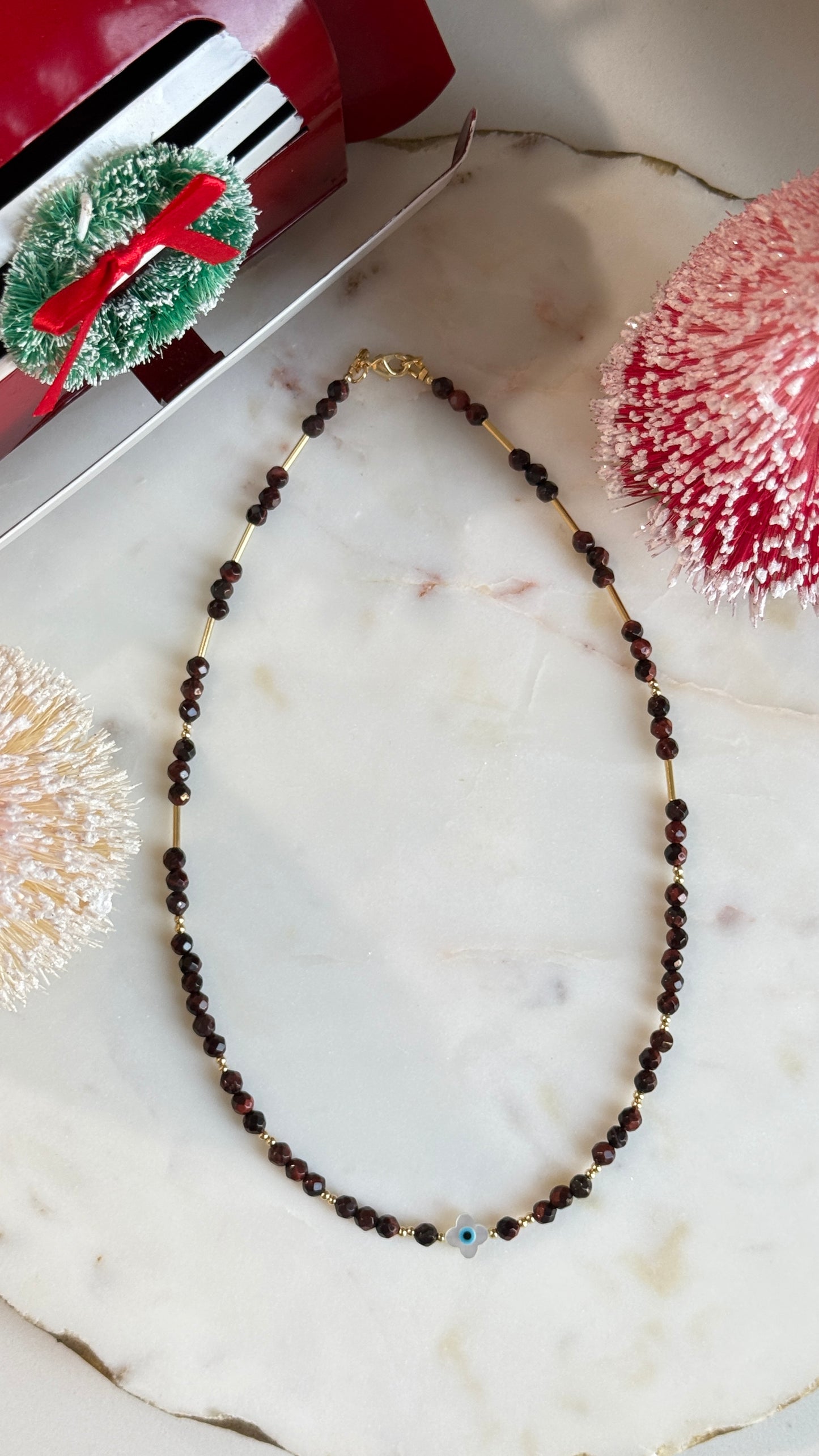 Collar Marrón con ojito turco y estrellas