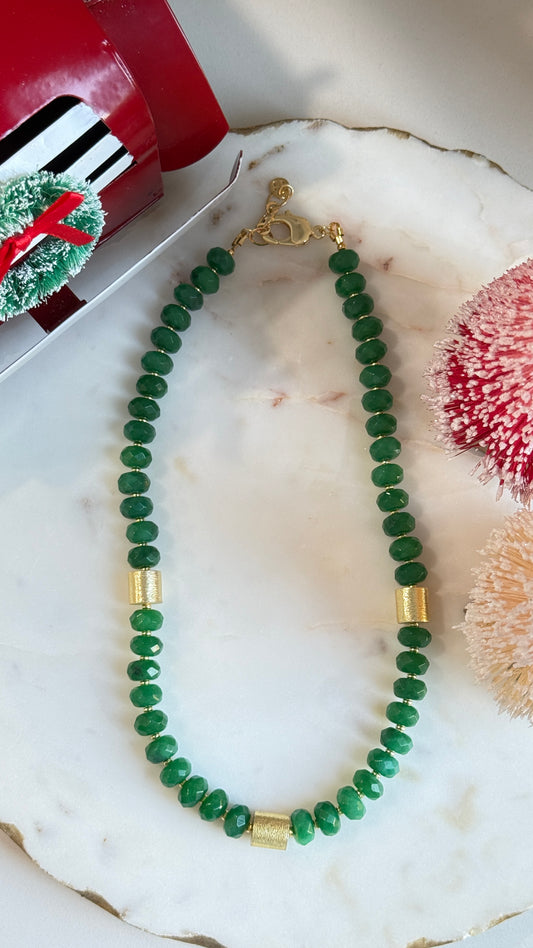 Collar Jade Verde con dorado ancho