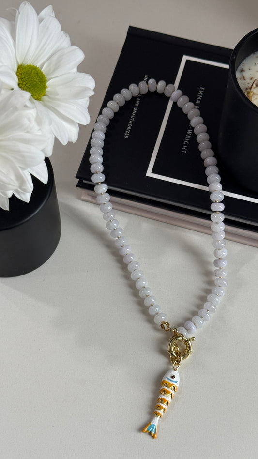 Collar Jade Blanco con Pez