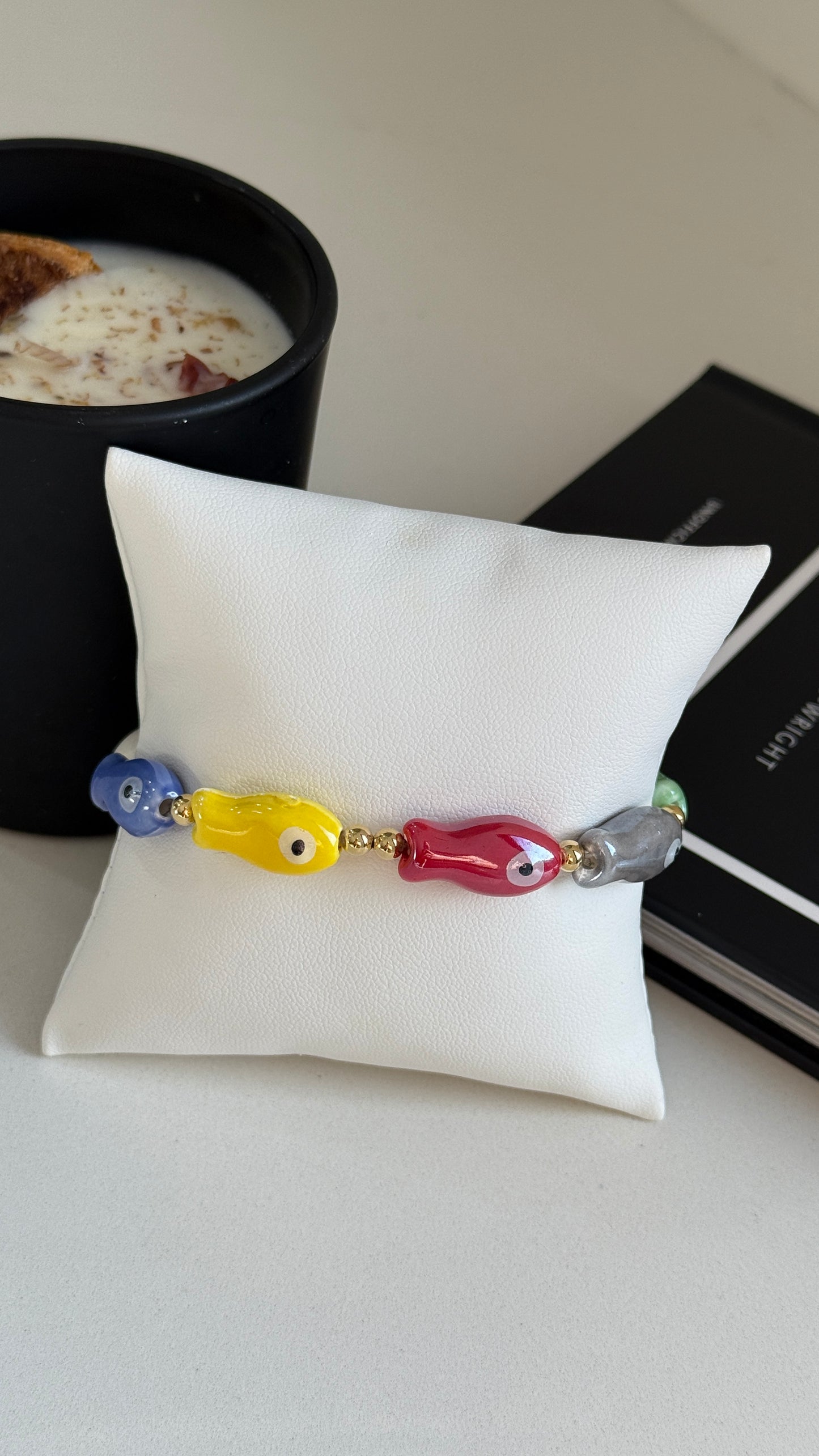 Pulsera peces en el mar