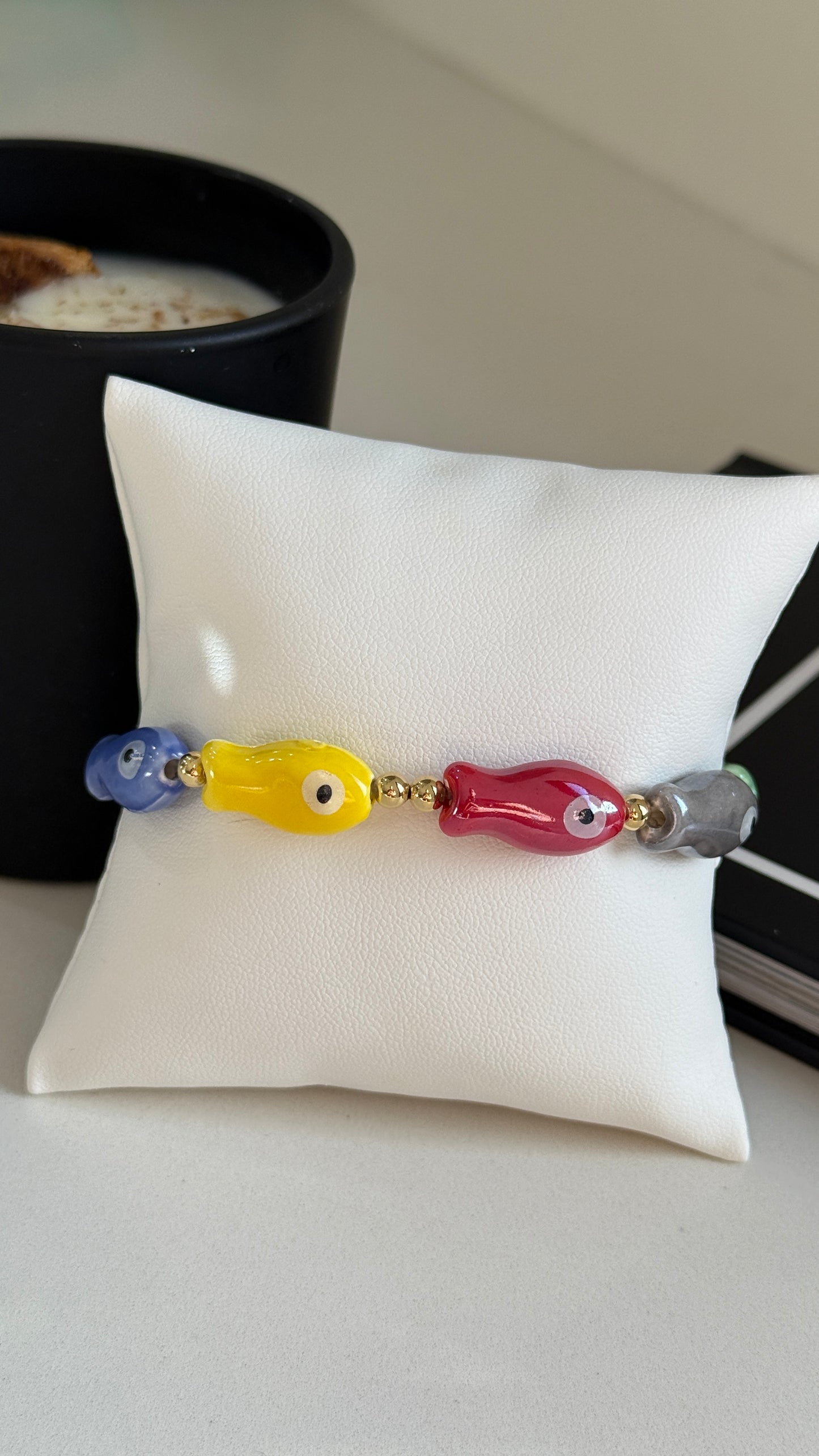 Pulsera peces en el mar