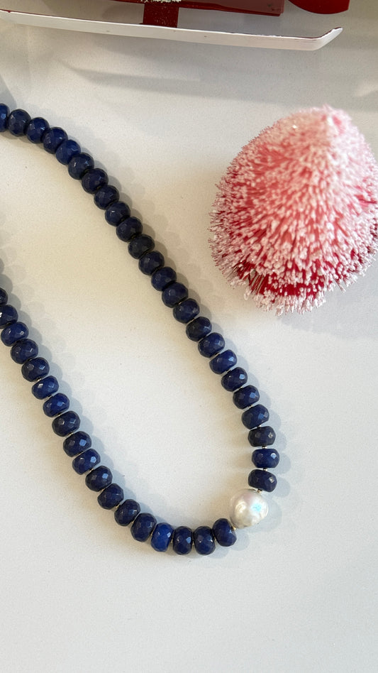 Collar Azul con Perla